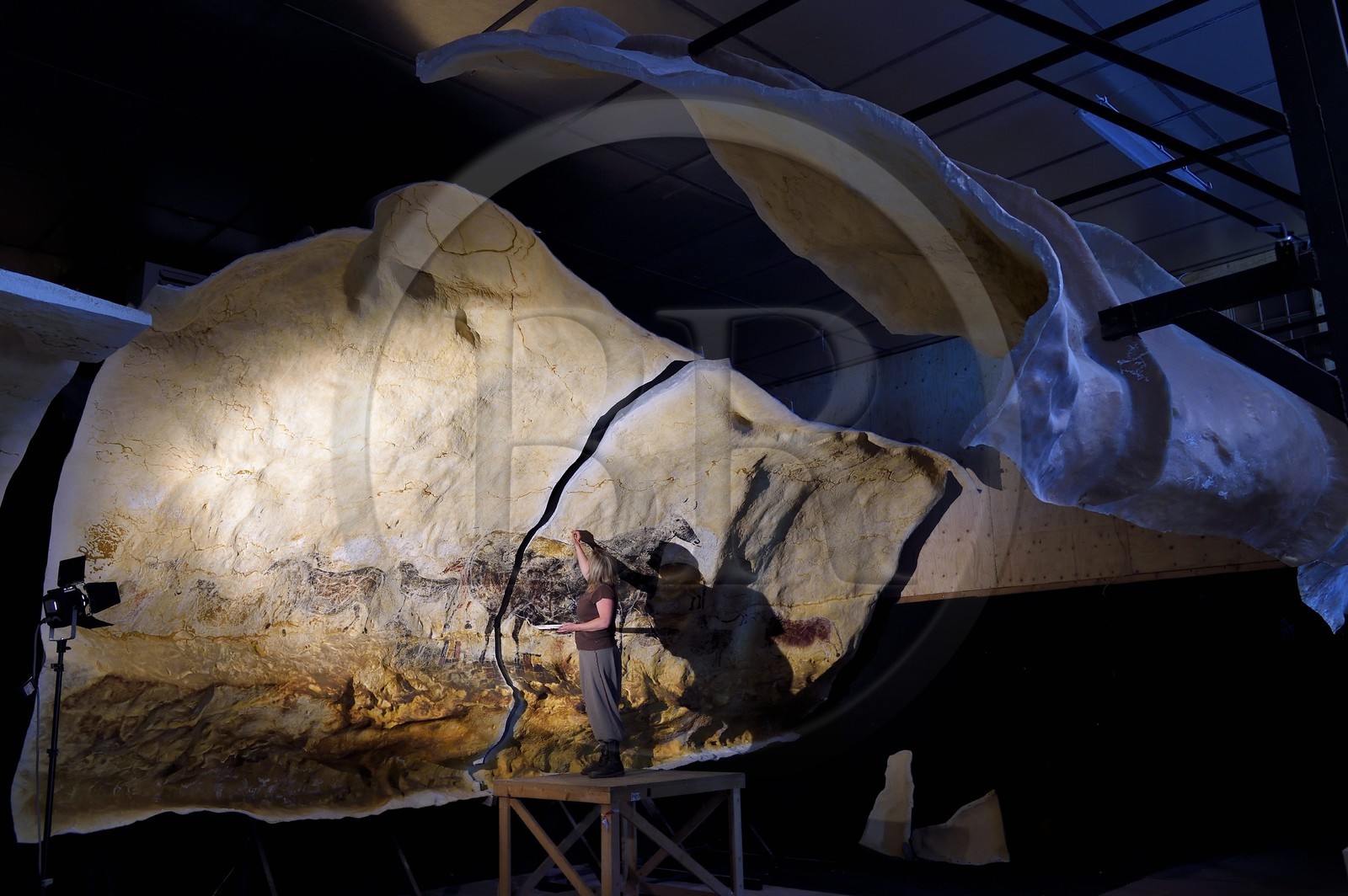 France, Dordogne (24), Montignac, l’Atelier des Fac-Similés du Périgord (AFSP) spécialisé dans la reproduction minérale de parois ornées de la préhistoire et en charge de la reconstitution fidèle des parois de la grotte de Lascaux, reproductions des peintures, mention obligatoire Atelier des Fac-Similés du Périgord