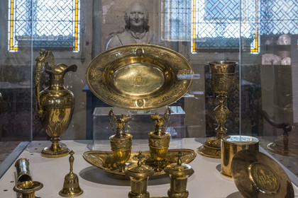 France, Côte-d'Or (21), Beaune, zone classée Patrimoine Mondial de l'UNESCO, Hospices de Beaune, l'Hôtel-Dieu, vaisselle du dernier cardinal qui a dirigé l'Hotel Dieu avant la révolution