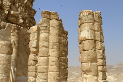 Israel, désert du Neguev, forteresse de Massada, classée Patrimoine Mondial de l'UNESCO, terrasse inférieure du Palais suspendu d'Hérode dont la résidence privée s'étageait sur trois niveaux