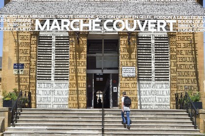 France, Moselle (57), Metz, le marché couvert, halle marchande située aux abords directs de la cathédrale