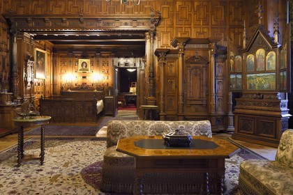 Roumanie, Valachie, Sinaia, château de Peles ancienne résidence royale édifiée de 1875 à 1883 pour le roi Carol Ier de Roumanie, chambre à coucher du Roi