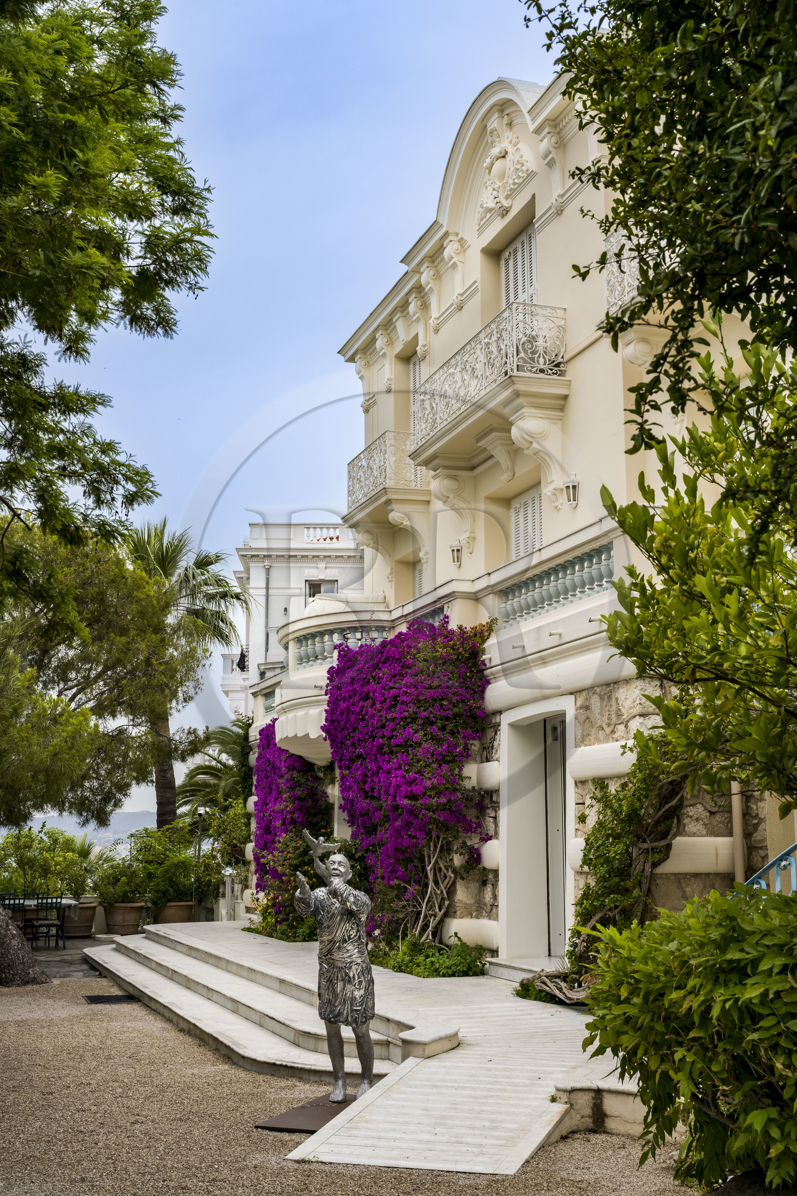 France, Alpes-Maritimes (06), Cap d'Ail, la villa Belle Epoque Les Camélias héberge un musée consacré à l'histoire de Cap d'Ail et au peintre basque Ramiro Arrue