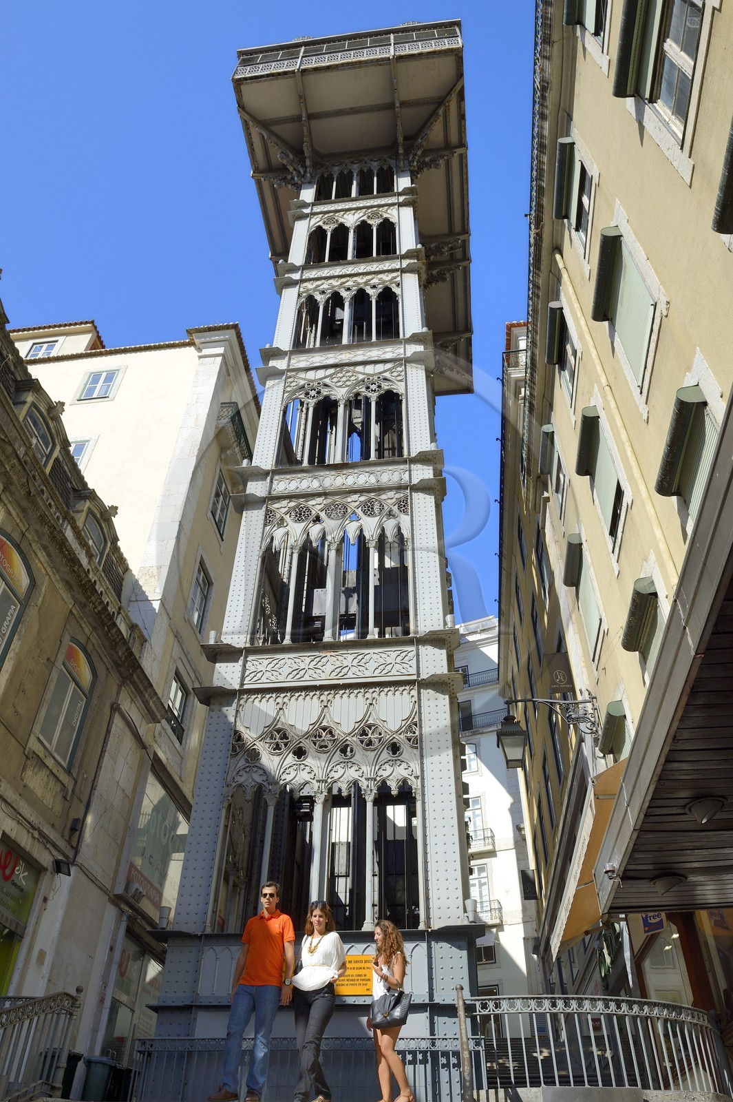 Portugal, Lisbonne, quartier de Baixa pombalin, elevador de Santa Justa, tour métallique avec ascensceur en style néogothique, construit en 1902 par Raoul Mesnier du Ponsard, étudiant de Gustave Eiffel
