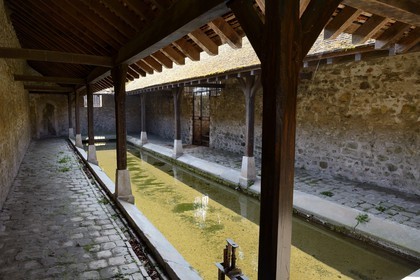 France, Seine-et-Marne (77), village de Maincy qui jouxte le domaine du château de Vaux-le-Vicomte, lavoir de 1853