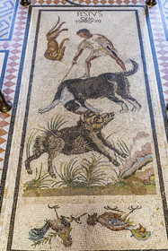 France, Oise (60), Chantilly, le chateau de Chantilly, le musée Condé, mosaïque de Pompei dans la rotonde qui domine la galerie de Peinture