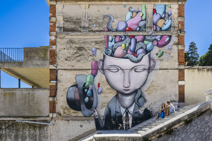 France, Hérault (34), Sète, le Quartier Haut, fresque murale qui fait parti du MACO - Musée à ciel ouvert, Monsieur TIELLE de Julien Seth Malland dans la rue Paul Valery