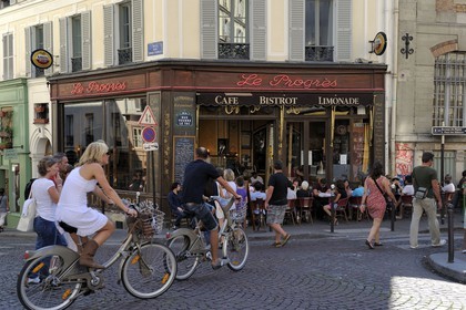 France, Paris (75), Café Le Progrès dans la rue des Trois Frères
