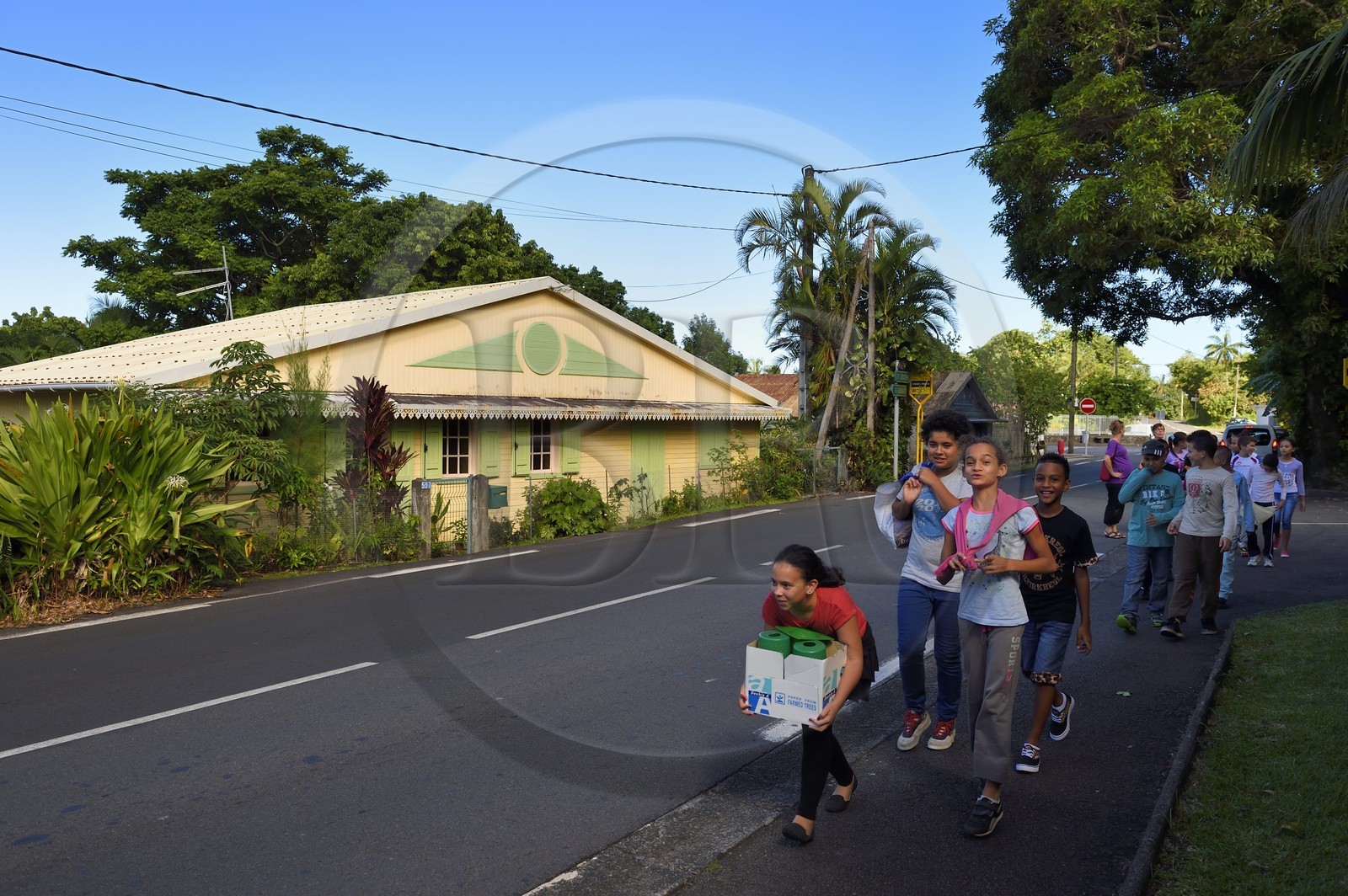 France, Ile de la Reunion, sortie scolaire à Bois Blanc et case créole traditionnelle