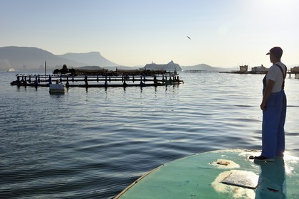 France, Var (83), La Seyne-sur-Mer, pisciculture dans la baie de Tamaris