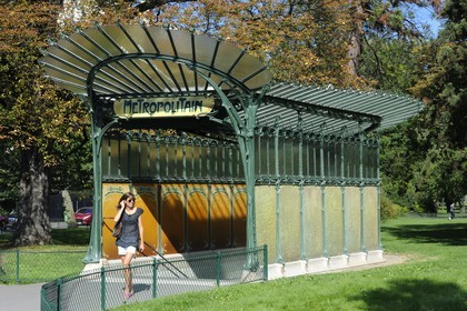 France, Paris (75), station de métro de la Porte Dauphine de style Art Nouveau  par Hector Guimard