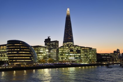 Royaume-Uni, Londres, district de Southwark, quartier de London Bridge, l'hotel de ville de l'architecte Norman Foster, More London Development et la Shard London Bridge Tower de l'architecte Renzo Piano, la plus grande tour de Londres