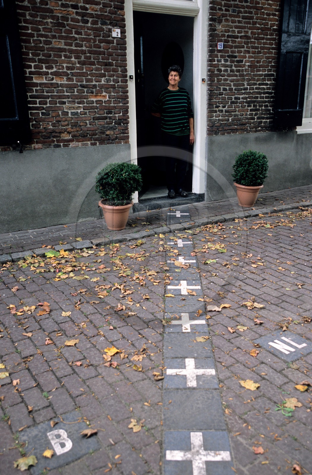 Belgique, Flandre, village de Baarle-Hertog   Baarle-Nassau, la frontière entre la Belgique et les Pays-Bas passe au milieu de la maison