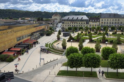 France, Dordogne (24), Périgord Blanc, Périgueux, la place Francheville et le quartier de la Cité en arrière plan
