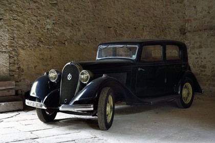 France, Bas-Rhin (67), Nordheim, chambre d'hotes Unter der Linde, voiture Hotchkiss