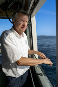 France, Finistère (29), Mer d'Iroise, Le Conquet, navire de la Penn ar Bed assurant la liaison avec les iles de Molène et Ouessant, le capitaine Pascal Renaud sur la passerelle