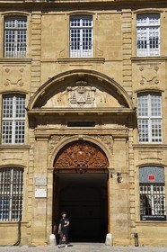France, Bouches-du-Rhône (13), Aix en Provence, porte du Palais Archiépiscopal et Musée des tapisseries