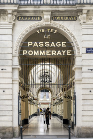 France, Loire-Atlantique (44), Nantes, quartier de Graslin, passage Pommeray, galerie marchande de 1843 conçue par les architectes Jean-Baptiste Buron et Hippolyte Durand Gasselin