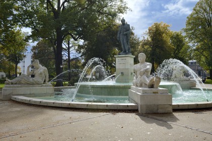 France, Haut-Rhin (68), Colmar, la Fontaine Bruat inaugurée en 1864 dans le parc du Champ de Mars, par Auguste Bartholdi