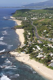 France, île de la Réunion, le Cap Homard à Saint-Gilles-Les-Bains et Boucan Canot en arrière plan (vue aérienne)