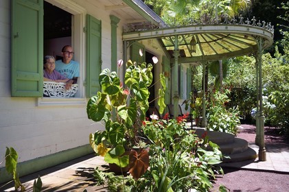 France, Ile de la Reunion, Cirque de Salazie, classé Patrimoine Mondial de l'UNESCO, Hell-Bourg, labellisé les Plus Beaux Villages de France, la Villa ou Maison Folio à l'architecture créole traditionnelle du XIXème siècle, Solange Folio et son fils Jean François Folio