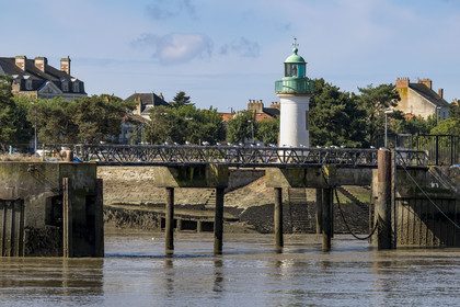 France, Loire-Atlantique (44), Paimboeuf, phare de Paimboeuf situé à plus de 10 km de la côte, le seul phare français construit aussi loin dans les terres et le seul de l'estuaire de la Loire