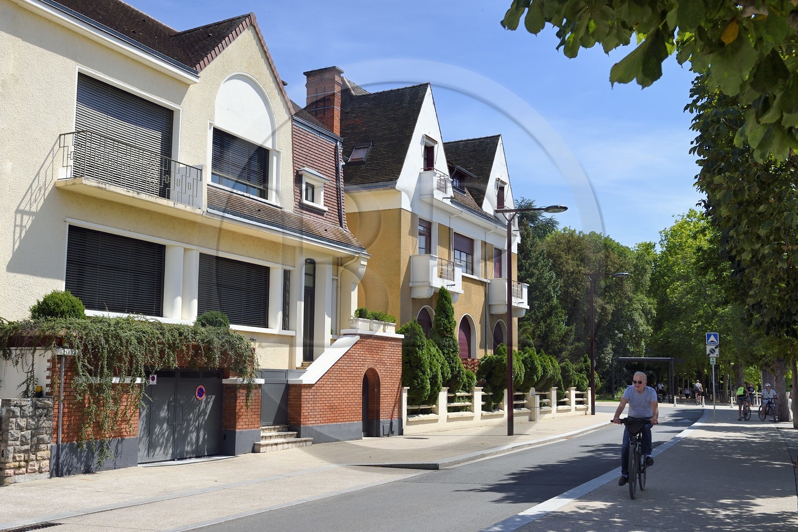 France, Allier (03), Vichy, maisons art Déco sur le quai d'Allier