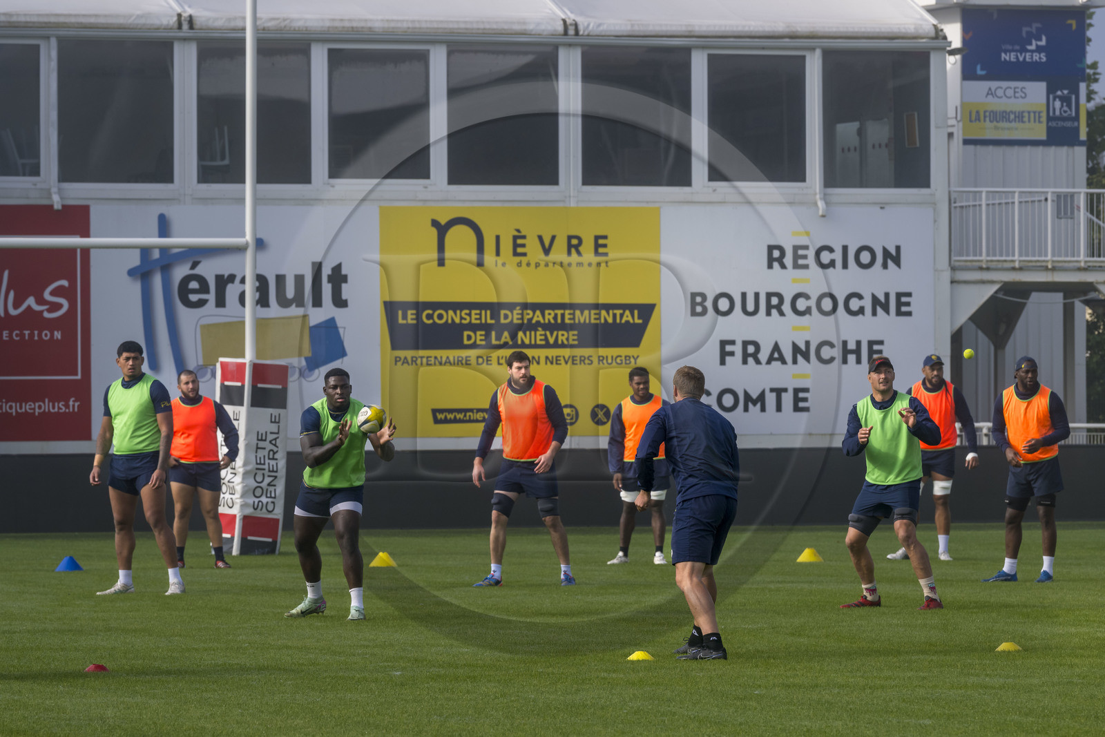 France, Nièvre (58), Sermoise-sur-Loire, stade du Pré-Fleuri, séance d'entrainement des joueurs de l'USON Nevers Rugby
