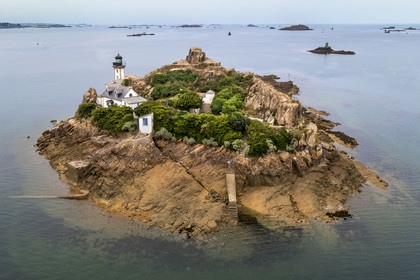 France, Finistère (29), Baie de Morlaix, Carantec, l'Ile Louët et son phare (vue aérienne)
