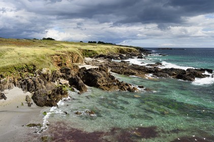 France, Finistère (29), Moelan-sur-Mer, le littoral entre Kerfany les Pins et la plage de Trenez sur le chemin de Grande Randonnée GR 34 ou sentier des douaniers