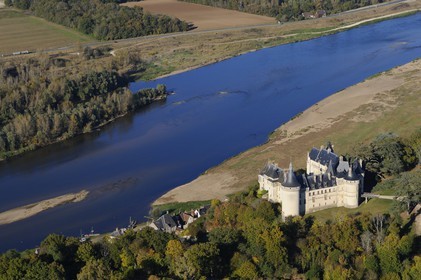 France, Loir-et-Cher (41), Vallée de la Loire classée Patrimoine Mondial de l'UNESCO, château de Chaumont-sur-Loire (vue aérienne)