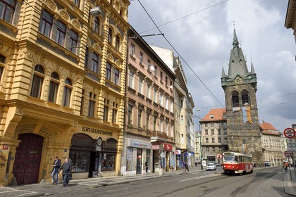 République Tchèque, Prague, la Tour Zvonice au bout de la rue Jindrisska