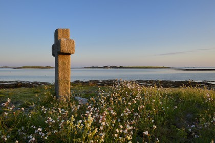 France, Finistere, La Foret Fouesnant, Glenan islands, St Nicolas Island, there is no chapel on the island but a simple cross