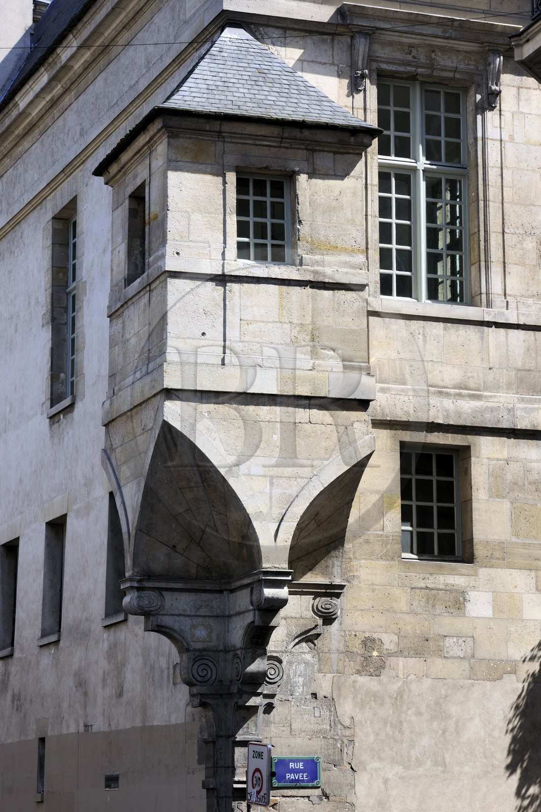 France, Paris (75), échaugette de l'Hôtel de Lamoignon aussi biliothèque historique de la ville de Paris à l'angle de la rue des Francs-Bourgeois et de la rue Pavée dans le Marais