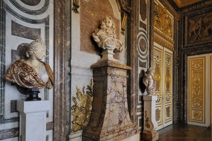 France, Yvelines (78), château de Versailles, classé Patrimoine Mondial de l'UNESCO, les Grands Appartements, salon de Diane, buste de Louis XIV par Bernini dit Le Bernin de 1665