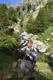 France, Alpes-Maritimes (06), parc national du Mercantour, vallée de la rivière Valmasque et sommets de la haute Valmasque, Alain Lanteri-Minet, guide et ancien garde-moniteur du parc