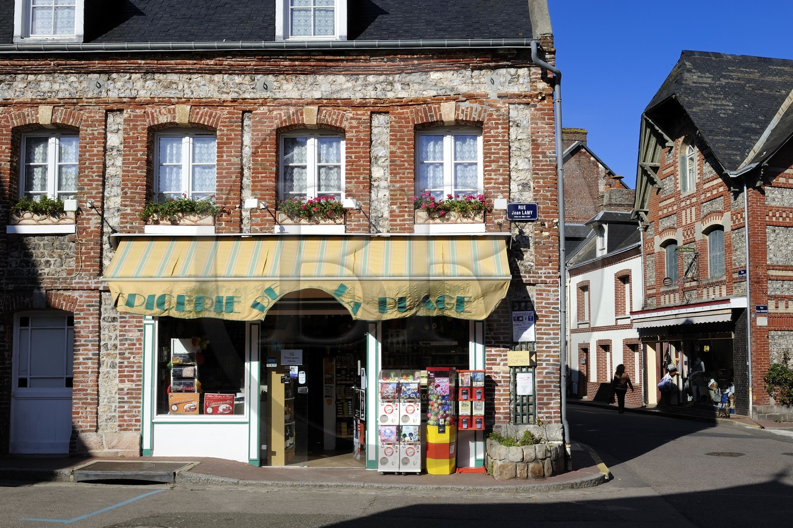 France, Seine-Maritime, Veules-les-Roses, grocery store