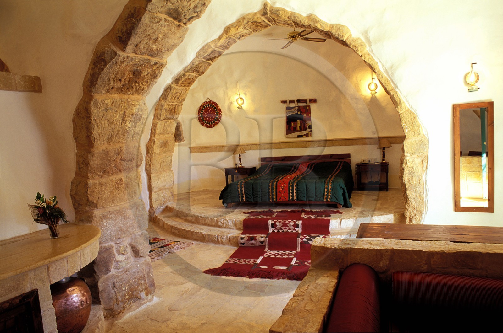 Jordanie, Petra, une chambre de l' hôtel Taybet Zaman (un ancien village)