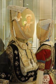 France, Finistère (29), Quimper, le musée départemental breton, costume breton