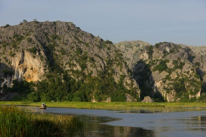 Vietnam, province de Ninh Binh, région surnommée la baie d'Halong terrestre, réserve naturelle de Van Long et ses paysages karstiques