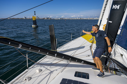 France, Vendée (85), Les-Sables-d'Olonne, le skipper Manuel Cousin en entrainement sur son voilier monocoque de 60 pieds IMOCA Coup de Pouce