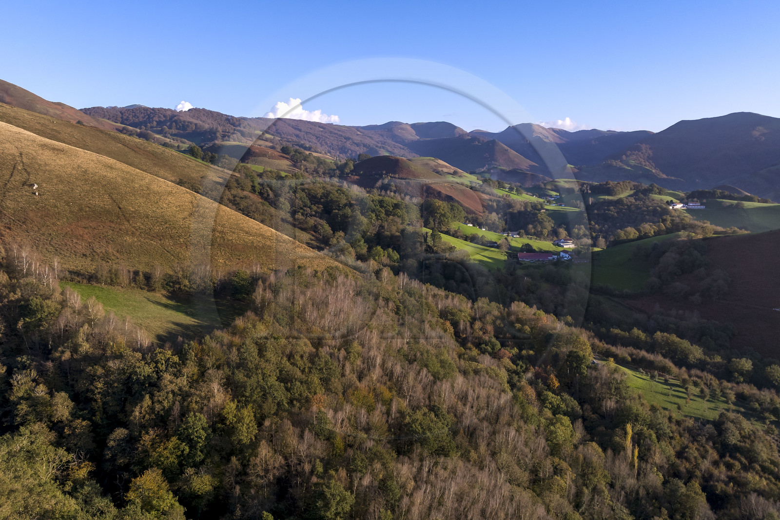 France, Pyrénées-Atlantiques (64), Pays-Basque, fermes de la vallée des Aldudes
