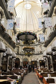 Turquie, Istanbul, quartier de Beyoglu, passage des Fleurs (Çiçek Pasajı) ou la Cité de Pera