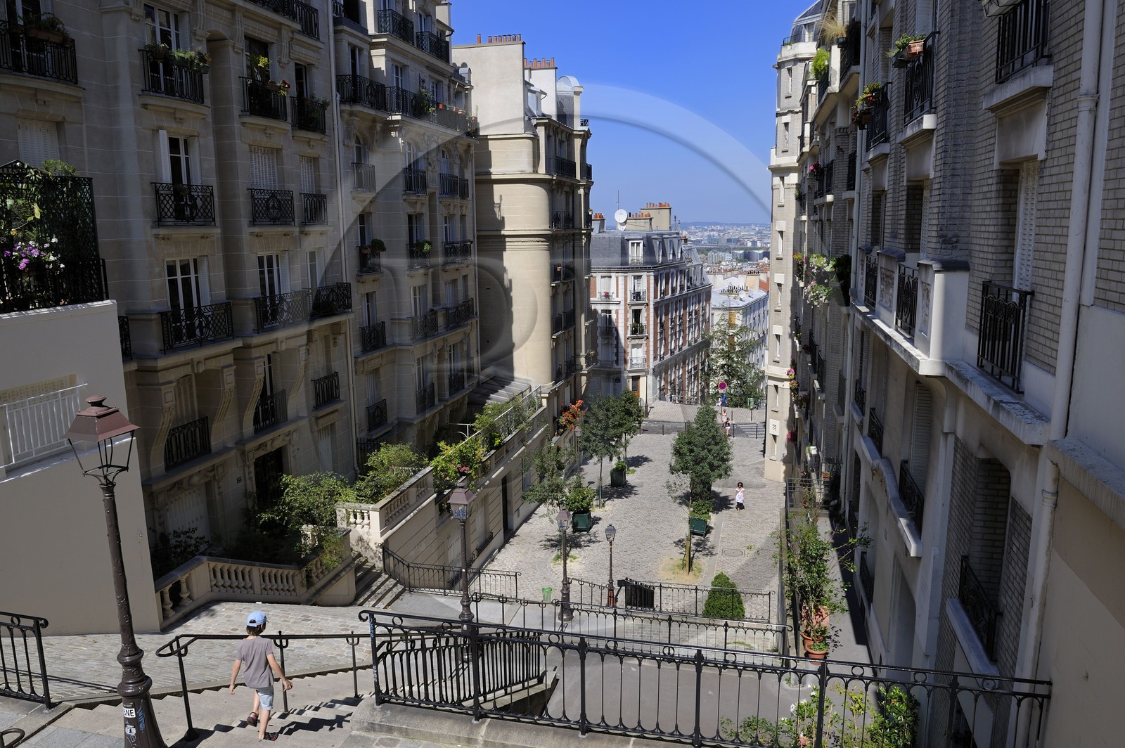 France, Paris (75), escaliers de la Butte Montmartre rue du Mont Cenis