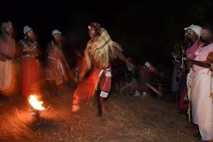 Gabon, province de Ogooué- Maritime, Omboué, région du Loango, danses traditionnelles Nkomi (Myènè)