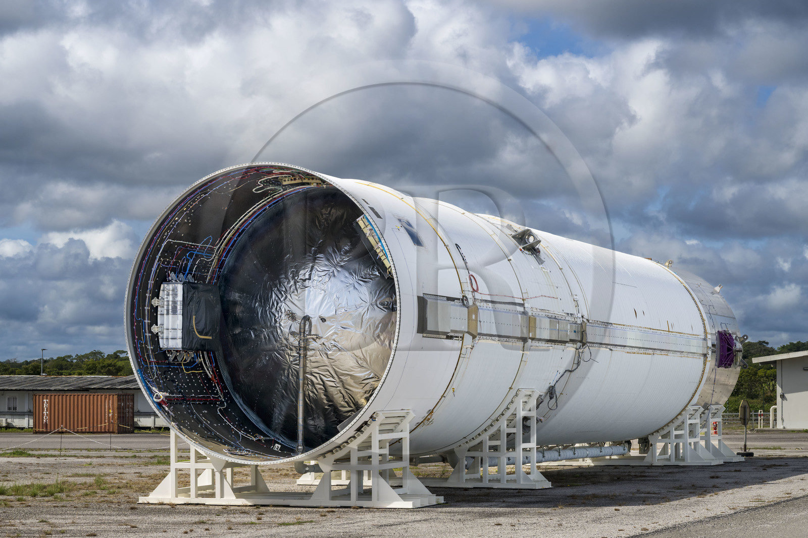 France, Guyane, Kourou, Centre Spatial Guyanais (CSG), partie du corps central d'Ariane VI, le réservoir Vulcain