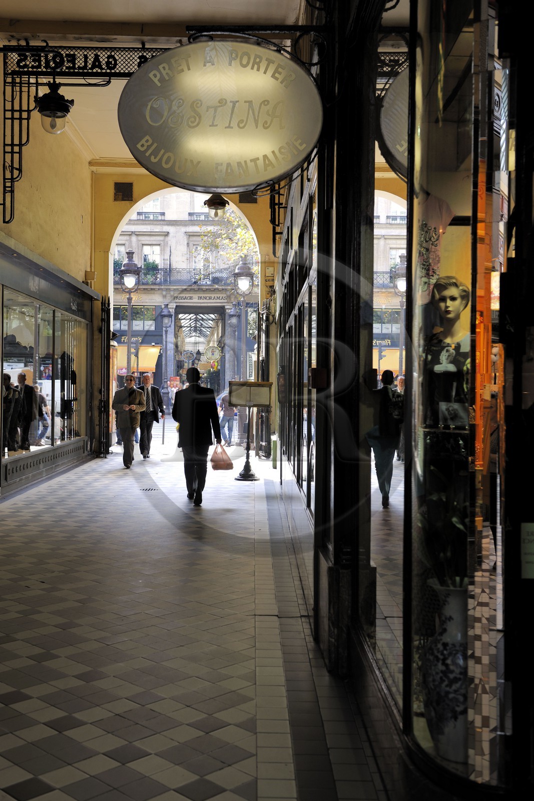 France, Paris (75), Passage Jouffroy donnant sur le boulevard Montmartre et le Passage des Panoramas