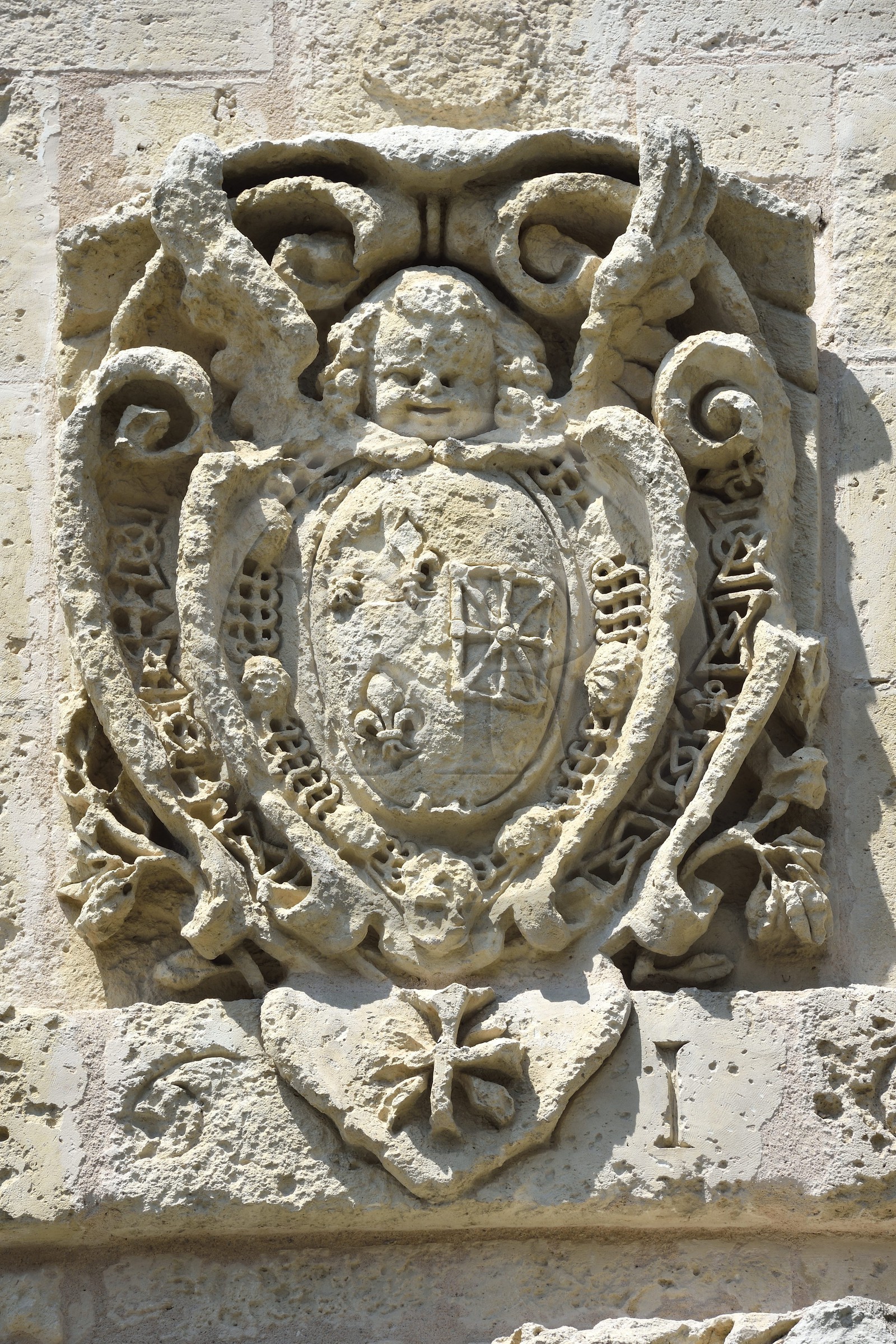 France, Charente-Maritime (17), La Rochelle la Porte Maubec construite en 1611, blason du roi Henri IV
