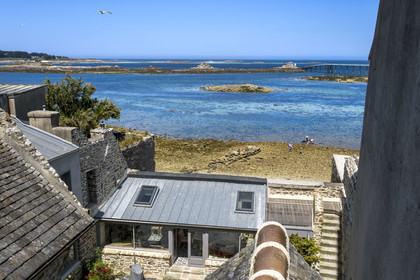 France, Finistère (29), Roscoff, arrière d'une ancienne maison d'armateur située entre la rue Amiral Reveillere et la grève