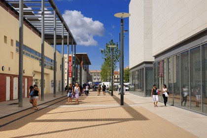 France, Hérault (34), Béziers, quartier du Champ de Mars, la médiathèque occitane: Lo Cirdoc