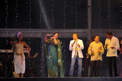 Maroc, région de l'Oriental, station balnéaire de Mediterrania Saïdia, soirée d'inauguration du 19 juin 2009, les chanteurs Oum, Saïda Charaf, Faudel Belloua, Maxime Karoutchi et Rhany